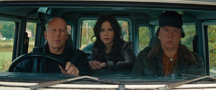 Bruce Willis - John Malcovich  Mary Louise Parker - RED 2